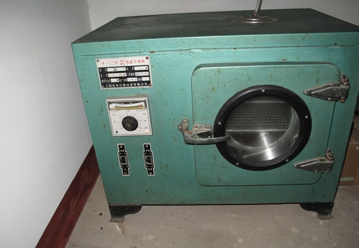 电热恒温干燥箱